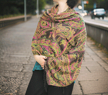 Naložite sliko v pregledovalnik galerije, sal sali šal crazy šali pasmina pašmina ženski šali modni šali zenski sal bombaž viskoza šali lepota mehko jesenski šal zimski šal prehodni šal poletni šali črna zelena
vzorci naravni materiali good vibes