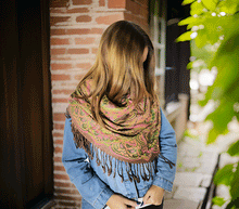 Naložite sliko v pregledovalnik galerije, sal sali šal crazy šali pasmina pašmina ženski šali modni šali zenski sal bombaž viskoza šali lepota mehko jesenski šal zimski šal prehodni šal poletni šali rjava zelena
vzorci naravni materiali good vibes