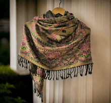 Naložite sliko v pregledovalnik galerije, sal sali šal crazy šali pasmina pašmina ženski šali modni šali zenski sal bombaž viskoza šali lepota mehko jesenski šal zimski šal prehodni šal poletni šali črna zelena
vzorci naravni materiali good vibes