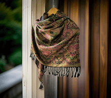 Naložite sliko v pregledovalnik galerije, sal sali šal crazy šali pasmina pašmina ženski šali modni šali zenski sal bombaž viskoza šali lepota mehko jesenski šal zimski šal prehodni šal poletni šali črna zelena
vzorci naravni materiali good vibes