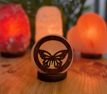 Naložite sliko v pregledovalnik galerije, himalajska solna lučka solna svetilka himalajske solne lucke luč sobna svetilka iz soli negativni ioni zdravje svetila pakistan metulj himalajska solna luc luc iz soli