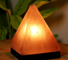 Naložite sliko v pregledovalnik galerije, Himalajska solna lucka Piramida svetilka himalajska solna lucka elektrosmog solna svetilka solna lučka solna luč svetilka iz himalajske soli