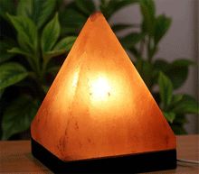 Naložite sliko v pregledovalnik galerije, Himalajska solna lucka Piramida svetilka himalajska solna lucka elektrosmog solna svetilka solna lučka solna luč svetilka iz himalajske soli