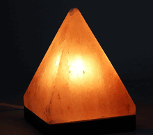 Naložite sliko v pregledovalnik galerije, Himalajska solna lucka Piramida svetilka himalajska solna lucka elektrosmog solna svetilka solna lučka solna luč svetilka iz himalajske soli