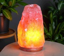 Naložite sliko v pregledovalnik galerije, Himalajska solna lucka svetilka solne lucke ciscenje zraka sproscanje solna luc solna lučka svetilka iz himalajske soli svetila luč