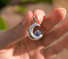 Naložite sliko v pregledovalnik galerije, srebrni obesek luna 925 kristal safir nakit srebro 925 luna safir zenski nakit kristali poldragi kamni nakit lunin obesek iz srebra