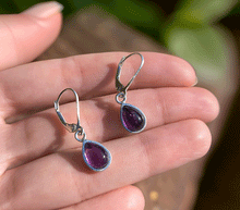 Naložite sliko v pregledovalnik galerije, srebrni zenski uhani 925 ametist zenski nakit nakit uhani srebro 925 uhani iz kristalov ametist uhani podragi kamni modni nakit kristali kristalni uhani ametist uhancki