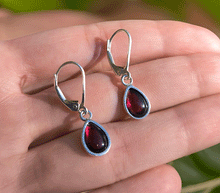 Naložite sliko v pregledovalnik galerije, srebrni zenski uhani 925 granat zenski nakit nakit uhani srebro 925 uhani iz kristalov granat uhani poldragi kamni modni nakit kristali kristalni uhani granat uhancki