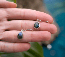 Naložite sliko v pregledovalnik galerije, srebrni zenski uhani 925 labradorit zenski nakit nakit uhani srebro 925 uhani iz kristalov labradorit uhani podragi kamni modni nakit kristali kristalni uhani labradorit uhancki