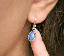 Naložite sliko v pregledovalnik galerije, srebrni zenski uhani 925 labradorit zenski nakit nakit uhani srebro 925 uhani iz kristalov labradorit uhani podragi kamni modni nakit kristali kristalni uhani labradorit uhancki