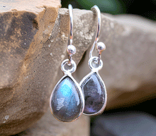 Naložite sliko v pregledovalnik galerije, srebrni zenski uhani 925 labradorit zenski nakit nakit uhani srebro 925 uhani iz kristalov labradorit uhani podragi kamni modni nakit kristali kristalni uhani labradorit uhancki
