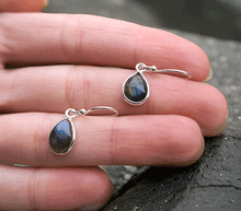 Naložite sliko v pregledovalnik galerije, srebrni zenski uhani 925 labradorit zenski nakit nakit uhani srebro 925 uhani iz kristalov labradorit uhani podragi kamni modni nakit kristali kristalni uhani labradorit uhancki