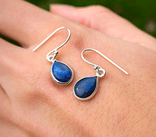 Naložite sliko v pregledovalnik galerije, srebrni zenski uhani 925 lapis lazuli zenski nakit nakit uhani srebro 925 uhani iz kristalov lapis lazuli uhani podragi kamni modni nakit kristali kristalni uhani lapis lazuli uhancki