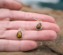 Naložite sliko v pregledovalnik galerije, srebrni zenski uhani 925 tigrovo oko zenski nakit nakit uhani srebro 925 uhani iz kristalov tigrovo oko uhani podragi kamni modni nakit kristali kristalni uhani tigrovo oko uhancki