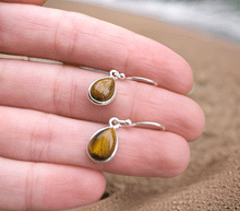 Naložite sliko v pregledovalnik galerije, srebrni zenski uhani 925 tigrovo oko zenski nakit nakit uhani srebro 925 uhani iz kristalov tigrovo oko uhani podragi kamni modni nakit kristali kristalni uhani tigrovo oko uhancki