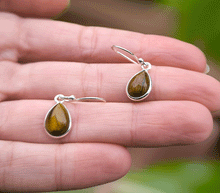 Naložite sliko v pregledovalnik galerije, srebrni zenski uhani 925 tigrovo oko zenski nakit nakit uhani srebro 925 uhani iz kristalov tigrovo oko uhani podragi kamni modni nakit kristali kristalni uhani tigrovo oko uhancki