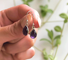 Naložite sliko v pregledovalnik galerije, srebrni ženski viseči uhani 925 ametist zenski nakit nakit viseci uhani srebro 925 uhani iz kristalov ametist uhani podragi kamni modni nakit kristali kristalni uhani ametist uhancki talisman za zaščito