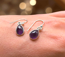 Naložite sliko v pregledovalnik galerije, srebrni ženski viseči uhani 925 ametist zenski nakit nakit viseci uhani srebro 925 uhani iz kristalov ametist uhani podragi kamni modni nakit kristali kristalni uhani ametist uhancki talisman za zaščito