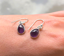 Naložite sliko v pregledovalnik galerije, srebrni ženski viseči uhani 925 ametist zenski nakit nakit viseci uhani srebro 925 uhani iz kristalov ametist uhani podragi kamni modni nakit kristali kristalni uhani ametist uhancki talisman za zaščito
