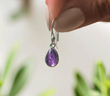 Naložite sliko v pregledovalnik galerije, srebrni ženski viseči uhani 925 ametist zenski nakit nakit viseci uhani srebro 925 uhani iz kristalov ametist uhani podragi kamni modni nakit kristali kristalni uhani ametist uhancki talisman za zaščito