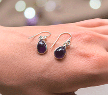 Naložite sliko v pregledovalnik galerije, srebrni ženski viseči uhani 925 ametist zenski nakit nakit viseci uhani srebro 925 uhani iz kristalov ametist uhani podragi kamni modni nakit kristali kristalni uhani ametist uhancki talisman za zaščito