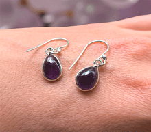 Naložite sliko v pregledovalnik galerije, srebrni ženski viseči uhani 925 ametist zenski nakit nakit viseci uhani srebro 925 uhani iz kristalov ametist uhani podragi kamni modni nakit kristali kristalni uhani ametist uhancki talisman za zaščito