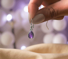 Naložite sliko v pregledovalnik galerije, srebrni ženski viseči uhani 925 ametist zenski nakit nakit viseci uhani srebro 925 uhani iz kristalov ametist uhani podragi kamni modni nakit kristali kristalni uhani ametist uhancki talisman za zaščito