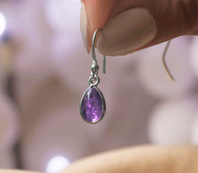 Naložite sliko v pregledovalnik galerije, srebrni ženski viseči uhani 925 ametist zenski nakit nakit viseci uhani srebro 925 uhani iz kristalov ametist uhani podragi kamni modni nakit kristali kristalni uhani ametist uhancki talisman za zaščito