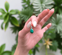 Naložite sliko v pregledovalnik galerije, srebrni ženski viseči uhani 925 iz kristalov malahit zenski nakit nakit viseci uhani srebro 925 uhani iz kristalov malahit uhani poldragi kamni modni nakit kristali kristalni uhani malahit uhancki talisman za zaščito srebro