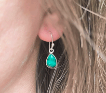 Naložite sliko v pregledovalnik galerije, srebrni ženski viseči uhani 925 iz kristalov malahit zenski nakit nakit viseci uhani srebro 925 uhani iz kristalov malahit uhani poldragi kamni modni nakit kristali kristalni uhani malahit uhancki talisman za zaščito srebro