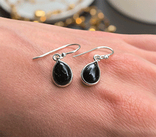 Naložite sliko v pregledovalnik galerije, srebrni ženski viseči uhani 925 črni turmalin zenski nakit nakit viseci uhani srebro 925 uhani iz kristalov crni turmalin srebrni uhani podragi kamni modni nakit kristali srebrni kristalni uhani črni turmalin uhancki talisman za zaščito