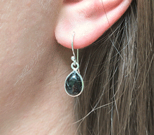 Naložite sliko v pregledovalnik galerije, srebrni ženski viseči uhani 925 črni turmalin zenski nakit nakit viseci uhani srebro 925 uhani iz kristalov crni turmalin srebrni uhani podragi kamni modni nakit kristali srebrni kristalni uhani črni turmalin uhancki talisman za zaščito