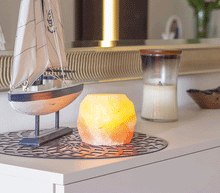 Naložite sliko v pregledovalnik galerije, Svecnik iz Himalajske soli svetilka himalajska solna lucka solna luc trgovina