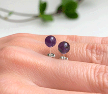 Naložite sliko v pregledovalnik galerije, srebrni ženski uhani 925 iz ametista zenski nakit nakit uhani srebro 925 uhani iz kristalov ametist uhani poldragi kamni modni nakit kristali kristalni uhani iz kristala ametist uhancki talisman za zaščito