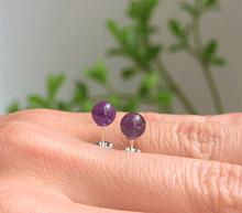 Naložite sliko v pregledovalnik galerije, srebrni ženski uhani 925 iz ametista zenski nakit nakit uhani srebro 925 uhani iz kristalov ametist uhani poldragi kamni modni nakit kristali kristalni uhani iz kristala ametist uhancki talisman za zaščito