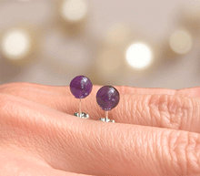 Naložite sliko v pregledovalnik galerije, srebrni ženski uhani 925 iz ametista zenski nakit nakit uhani srebro 925 uhani iz kristalov ametist uhani poldragi kamni modni nakit kristali kristalni uhani iz kristala ametist uhancki talisman za zaščito