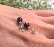 Naložite sliko v pregledovalnik galerije, srebrni ženski uhani 925 iz ametista zenski nakit nakit uhani srebro 925 uhani iz kristalov ametist uhani poldragi kamni modni nakit kristali kristalni uhani iz kristala ametist uhancki talisman za zaščito