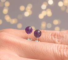 Naložite sliko v pregledovalnik galerije, srebrni ženski uhani 925 iz ametista zenski nakit nakit uhani srebro 925 uhani iz kristalov ametist uhani poldragi kamni modni nakit kristali kristalni uhani iz kristala ametist uhancki talisman za zaščito