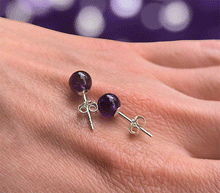 Naložite sliko v pregledovalnik galerije, srebrni ženski uhani 925 iz ametista zenski nakit nakit uhani srebro 925 uhani iz kristalov ametist uhani poldragi kamni modni nakit kristali kristalni uhani iz kristala ametist uhancki talisman za zaščito