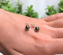 Naložite sliko v pregledovalnik galerije, srebrni ženski uhani 925 iz hematita zenski nakit nakit uhani hematit srebro 925 uhani iz kristalov hematit uhani poldragi kamni modni nakit kristali kristalni uhani hematit uhancki talisman za zaščito