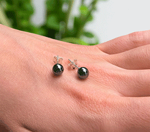 Naložite sliko v pregledovalnik galerije, srebrni ženski uhani 925 iz hematita zenski nakit nakit uhani hematit srebro 925 uhani iz kristalov hematit uhani poldragi kamni modni nakit kristali kristalni uhani hematit uhancki talisman za zaščito