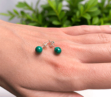 Naložite sliko v pregledovalnik galerije, srebrni ženski uhani 925 iz malahita zenski nakit nakit uhani malahit srebro 925 uhani iz kristalov malahit uhani poldragi kamni modni nakit kristali kristalni uhani malahit uhancki talisman za zaščito