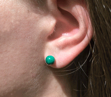 Naložite sliko v pregledovalnik galerije, srebrni ženski uhani 925 iz malahita zenski nakit nakit uhani malahit srebro 925 uhani iz kristalov malahit uhani poldragi kamni modni nakit kristali kristalni uhani malahit uhancki talisman za zaščito