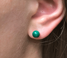 Naložite sliko v pregledovalnik galerije, srebrni ženski uhani 925 iz malahita zenski nakit nakit uhani malahit srebro 925 uhani iz kristalov malahit uhani poldragi kamni modni nakit kristali kristalni uhani malahit uhancki talisman za zaščito