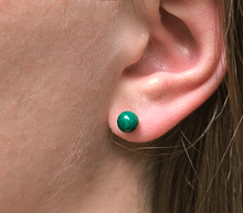 Naložite sliko v pregledovalnik galerije, srebrni ženski uhani 925 iz malahita zenski nakit nakit uhani malahit srebro 925 uhani iz kristalov malahit uhani poldragi kamni modni nakit kristali kristalni uhani malahit uhancki talisman za zaščito