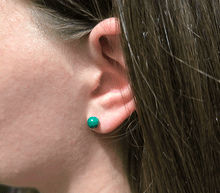 Naložite sliko v pregledovalnik galerije, srebrni ženski uhani 925 iz malahita zenski nakit nakit uhani malahit srebro 925 uhani iz kristalov malahit uhani poldragi kamni modni nakit kristali kristalni uhani malahit uhancki talisman za zaščito