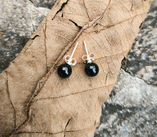 Naložite sliko v pregledovalnik galerije, srebrni zenski uhani 925 oniks onix zenski nakit nakit uhani srebro 925 uhani iz kristalov oniks uhani poldragi kamni modni nakit kristali kristalni uhani oniks onix uhancki