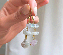 Naložite sliko v pregledovalnik galerije, viseči uhani kristali fluorit viseci uhani uhani iz kristalov nakit iz kristalov uhani iz poldragih kamnov fluorit