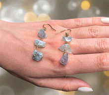 Naložite sliko v pregledovalnik galerije, viseči uhani kristali fluorit viseci uhani uhani iz kristalov nakit iz kristalov uhani iz poldragih kamnov fluorit