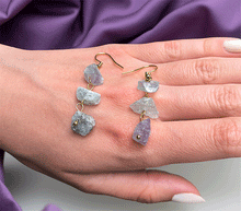 Naložite sliko v pregledovalnik galerije, viseči uhani kristali fluorit viseci uhani uhani iz kristalov nakit iz kristalov uhani iz poldragih kamnov fluorit